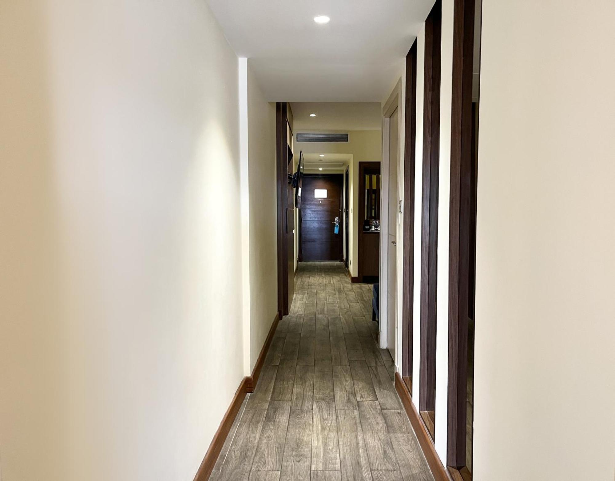 מלון Sofitel Al Khobar The Corniche מראה חיצוני תמונה A corridor in a hotel